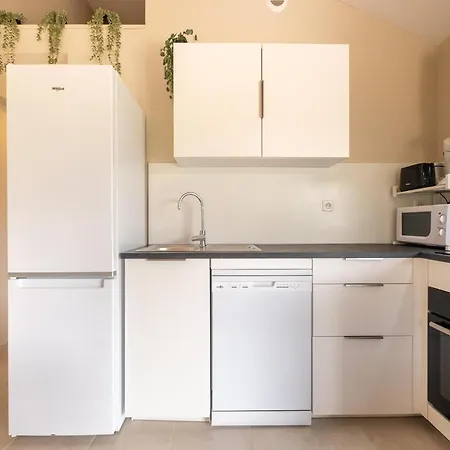 Charming With Private Pool בית נופש