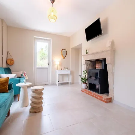 בית נופש Charming With Private Pool Hautefort