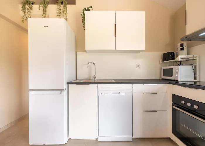 Charming With Private Pool 度假居