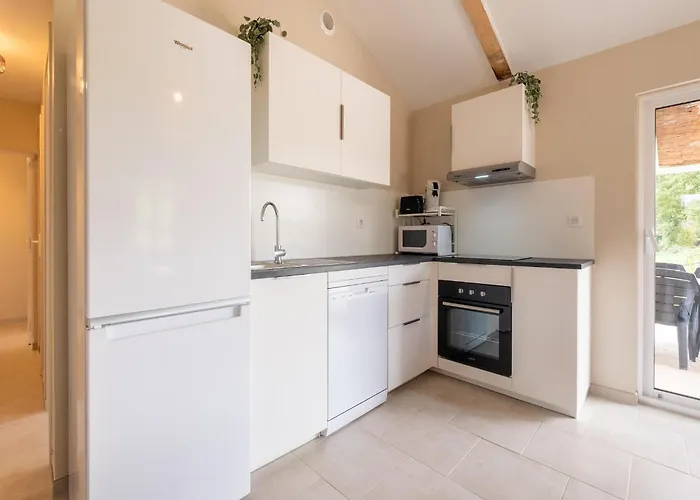 Charming With Private Pool 度假居 *