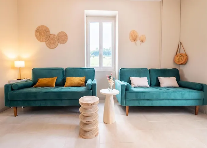 Charming With Private Pool