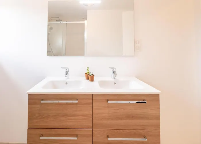 Charming With Private Pool 度假居 *